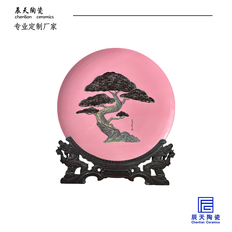 <b>客戶定制 手繪松樹陶瓷紀(jì)念盤</b>